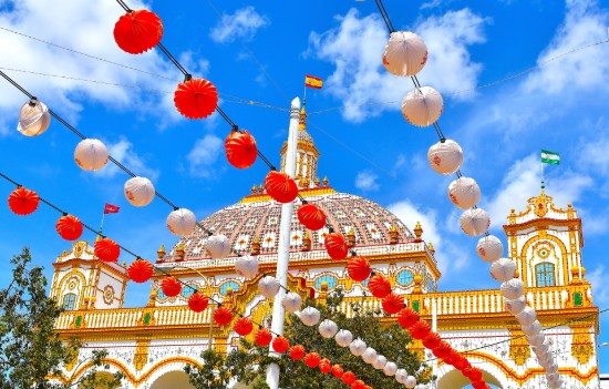 Décoration des rues pour la feria de Sevilla