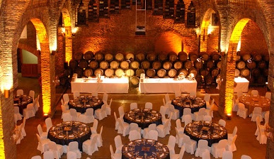 Une soirée de gala originale dans une cave de cava près de Barcelone